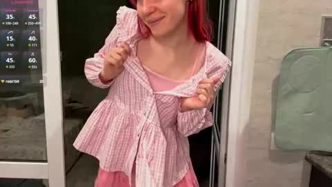 Snapshot of mishahartwigsen chatting on 10.04.25 Molly online show from 10.04.25