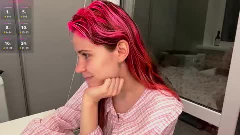 Snapshot of mishahartwigsen chatting on 10.10.25 Molly online show from 10.10.25