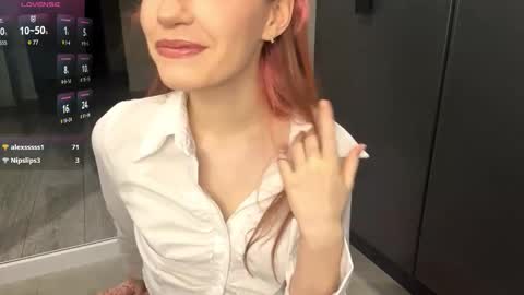 Snapshot of mishahartwigsen chatting on 10.30.25 Molly online show from 10.30.25