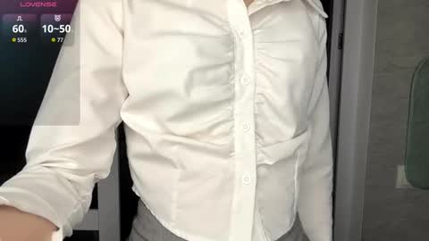 Snapshot of mishahartwigsen chatting on 11.23.25 Molly online show from 11.23.25