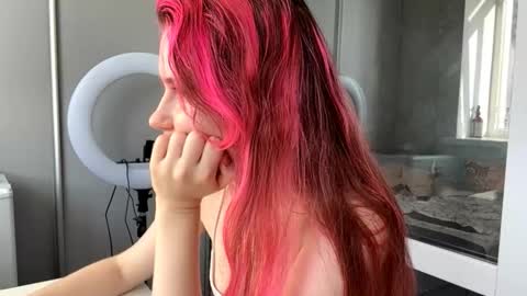 Snapshot of mishahartwigsen chatting on 11.27.25 Molly online show from 11.27.25