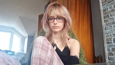 Snapshot of mishahartwigsen chatting on 04.08.26 Molly online show from 04.08.26