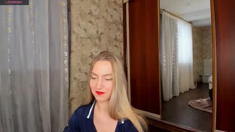 Snapshot of mishapallmer chatting on 11.22.25 mishapallmer online show from 11.22.25