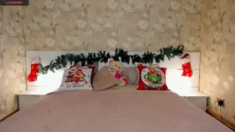 Snapshot of mishapallmer chatting on 12.20.25 mishapallmer online show from 12.20.25