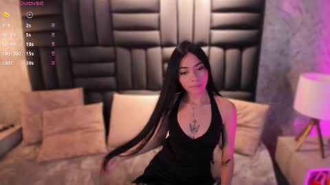 Snapshot of mishell_1 chatting on 12.15.25 mishell_1 online show from 12.15.25