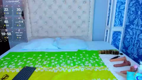 Snapshot of mishell_lovely chatting on 10.31.25 Mishell online show from 10.31.25