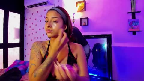 Akemi 3 online show from 10.19.25