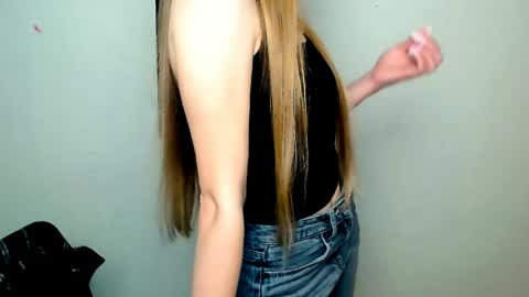 Snapshot of miss_angelina_ chatting on 05.20.26 Angelina online show from 05.20.26