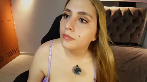 Snapshot of miss_anny18 chatting on 11.24.25 Anny online show from 11.24.25