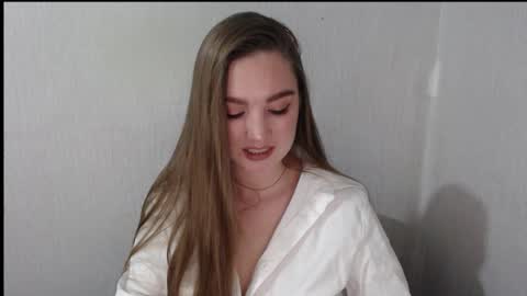 Snapshot of miss_azalea chatting on 11.05.25 Georgia online show from 11.05.25