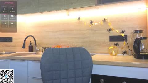 Sandy online show from 10.25.25