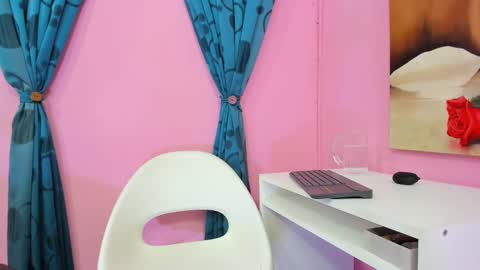 Snapshot of miss_flora chatting on 02.10.25 Monica Patricia online show from 02.10.25