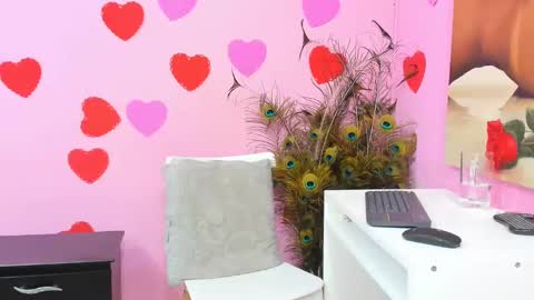 Snapshot of miss_flora chatting on 03.08.25 Monica Patricia online show from 03.08.25