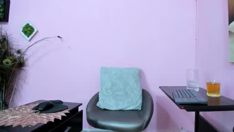 Snapshot of miss_flora chatting on 09.17.25 Monica Patricia online show from 09.17.25