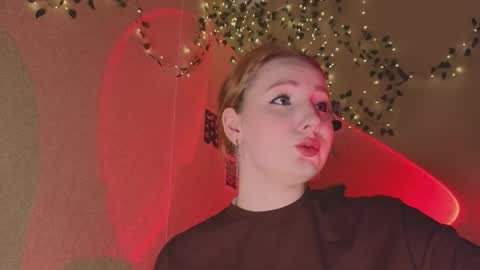 Snapshot of miss_ida chatting on 12.19.25 miss_ida online show from 12.19.25