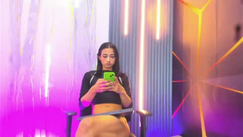 Snapshot of miss_isa19 chatting on 05.25.26 miss_isa19 online show from 05.25.26