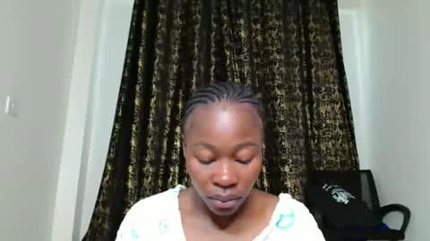Miss Kiarrafit online show from 05.15.26