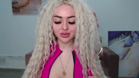 Snapshot of miss_kiten chatting on 03.04.25 miss_kiten online show from 03.04.25