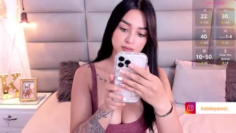 Snapshot of miss_ross_ chatting on 10.09.25 onlyfanskataleyaross online show from 10.09.25