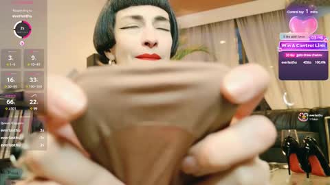 Snapshot of miss_satori_rose chatting on 02.11.25 Satori Rose online show from 02.11.25