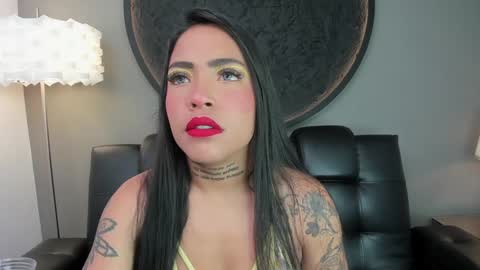 Snapshot of miss_vaiolette chatting on 12.18.24 Vaiolette online show from 12.18.24