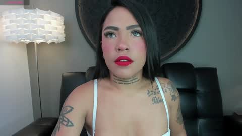 Snapshot of miss_vaiolette chatting on 12.19.24 Vaiolette online show from 12.19.24