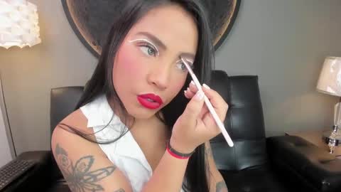Snapshot of miss_vaiolette chatting on 02.25.25 Vaiolette online show from 02.25.25
