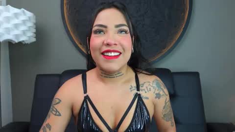 Snapshot of miss_vaiolette chatting on 10.11.25 Vaiolette online show from 10.11.25
