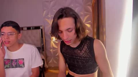 Mis Ari online show from 11.23.25