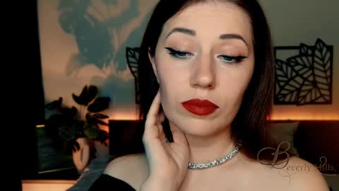 The divine Beverly online show from 12.12.24