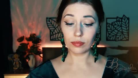 The divine Beverly online show from 01.24.25