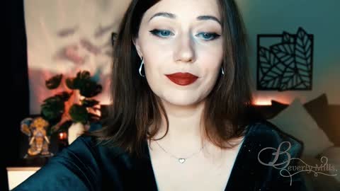 The divine Beverly online show from 02.08.25