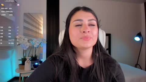 Bianca Torres online show from 12.17.24