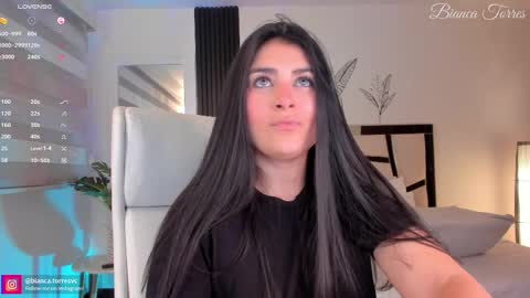 Bianca Torres online show from 02.26.25