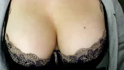 Snapshot of missbiny chatting on 06.03.26 Avamlash online show from 06.03.26