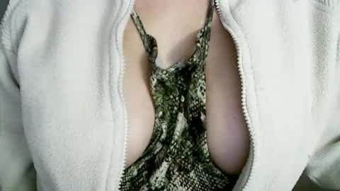 Snapshot of missbiny chatting on 06.24.26 Avamlash online show from 06.24.26