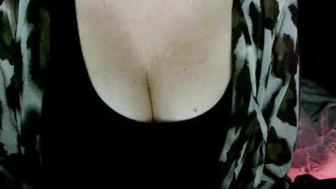 Snapshot of missbiny chatting on 07.26.26 Avamlash online show from 07.26.26