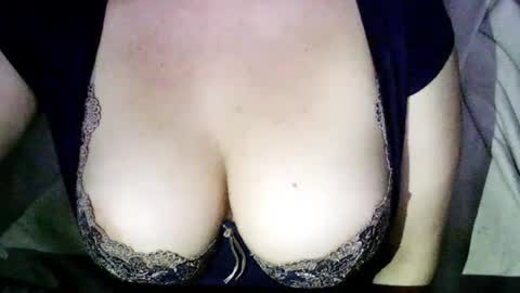 Snapshot of missbiny chatting on 07.27.26 Avamlash online show from 07.27.26