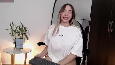 Snapshot of missblair12 chatting on 03.01.25 MissBlair online show from 03.01.25