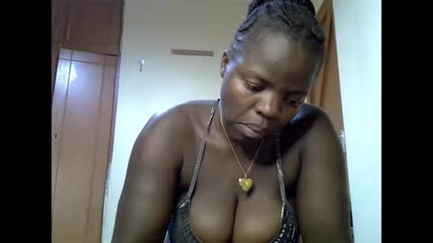 Snapshot of misscandy352_ chatting on 05.19.26 misscandy352_ online show from 05.19.26
