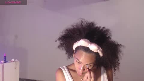 Snapshot of misscruzxz chatting on 11.01.25 Donna di Diamanti online show from 11.01.25