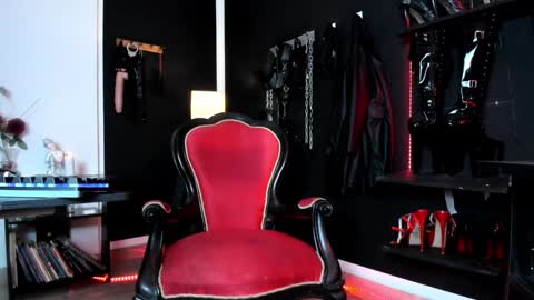 Missdarklady online show from 01.06.25