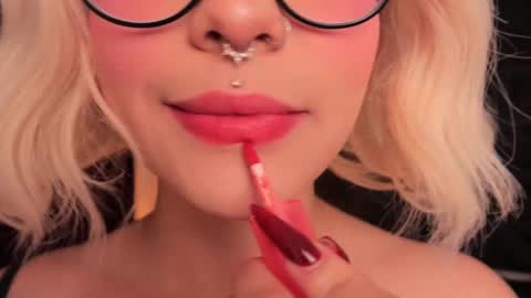 Snapshot of misselektra__ chatting on 03.12.25 ELEKTRA online show from 03.12.25