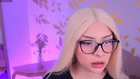 Snapshot of misselektra__ chatting on 09.12.25 ELEKTRA online show from 09.12.25