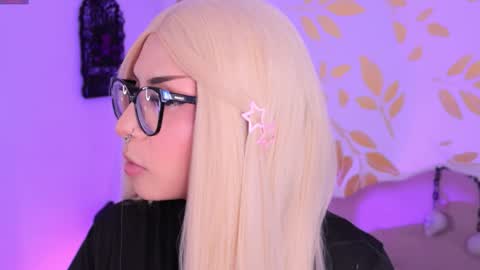 Snapshot of misselektra__ chatting on 10.30.25 ELEKTRA online show from 10.30.25