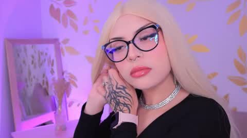 Snapshot of misselektra__ chatting on 11.25.25 ELEKTRA online show from 11.25.25