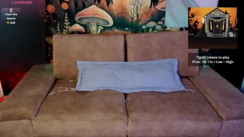 Snapshot of missfungi chatting on 10.14.25 Luna online show from 10.14.25