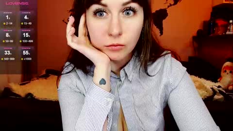 Snapshot of missgenevaonceagain chatting on 03.12.25 G online show from 03.12.25