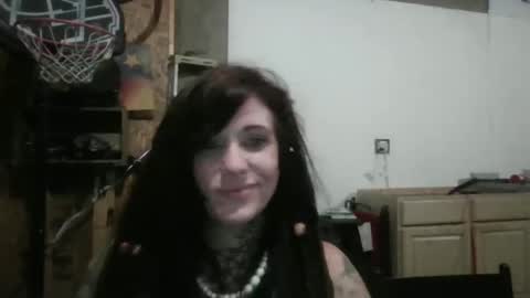 misshoneybadger333 online show from 10.18.25