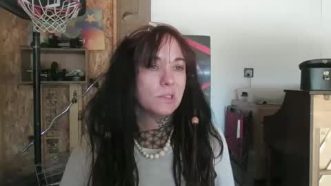 misshoneybadger333 online show from 10.19.25